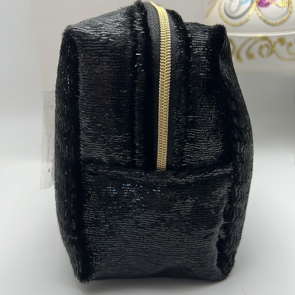 Dior Beaute Black Velvet Pouch Bag Logo CD Star Zipper Pull, EDP & Foundation - Picture 14 of 17